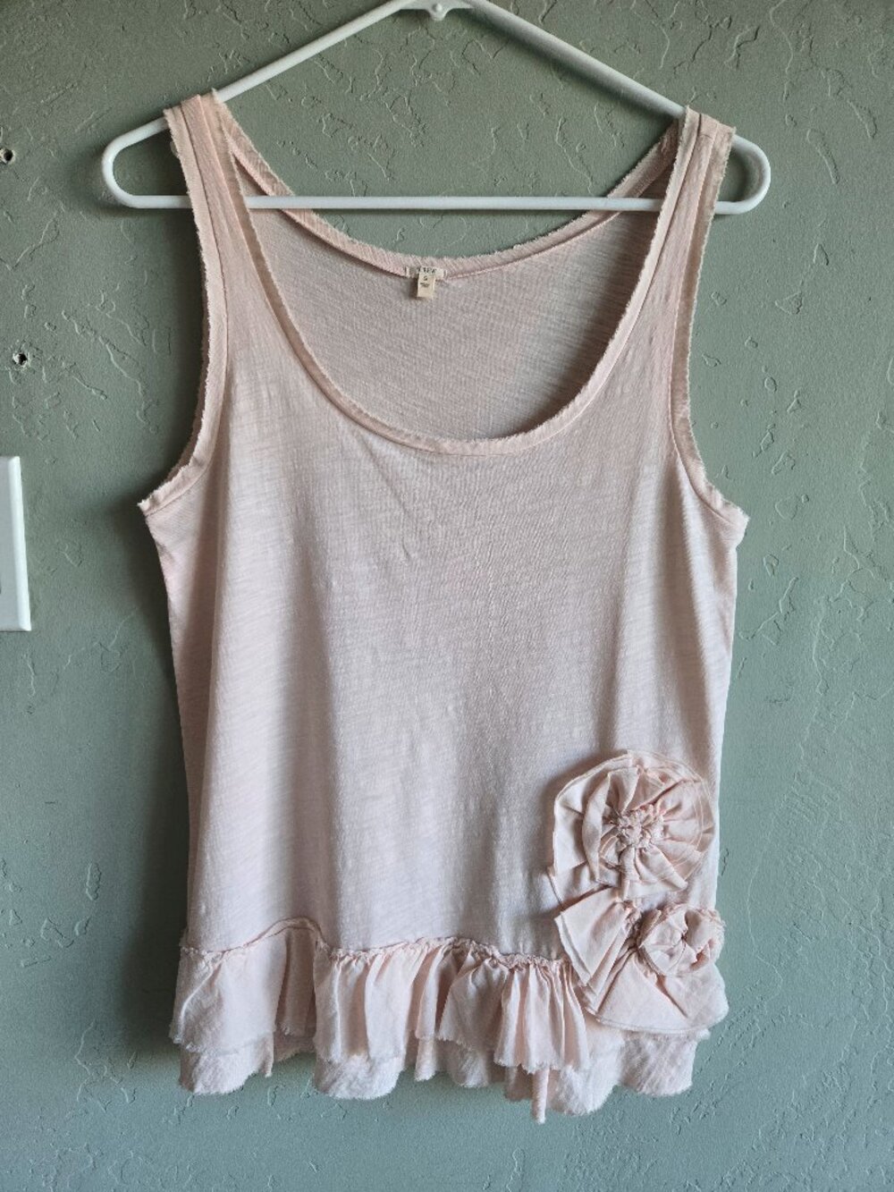 BANANA REPUBLIC Ruffle Bottom w/ Rosettes Feminine Lt Peach Tank Top Women's S